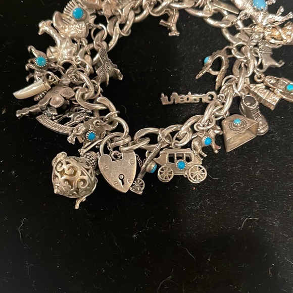 VINTAGE STERLING AND TURQUOISE LOADED WESTERN NATIVE AMERICANA CHARM BRACELET - Picture 5 of 13